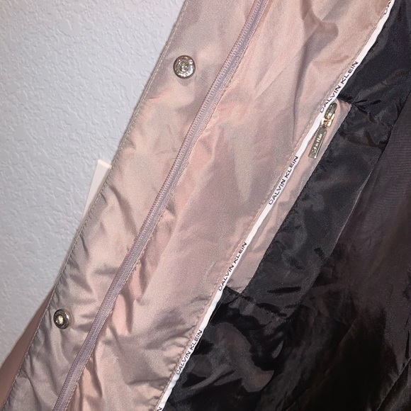 Calvin Klein - Picture 3 of 5